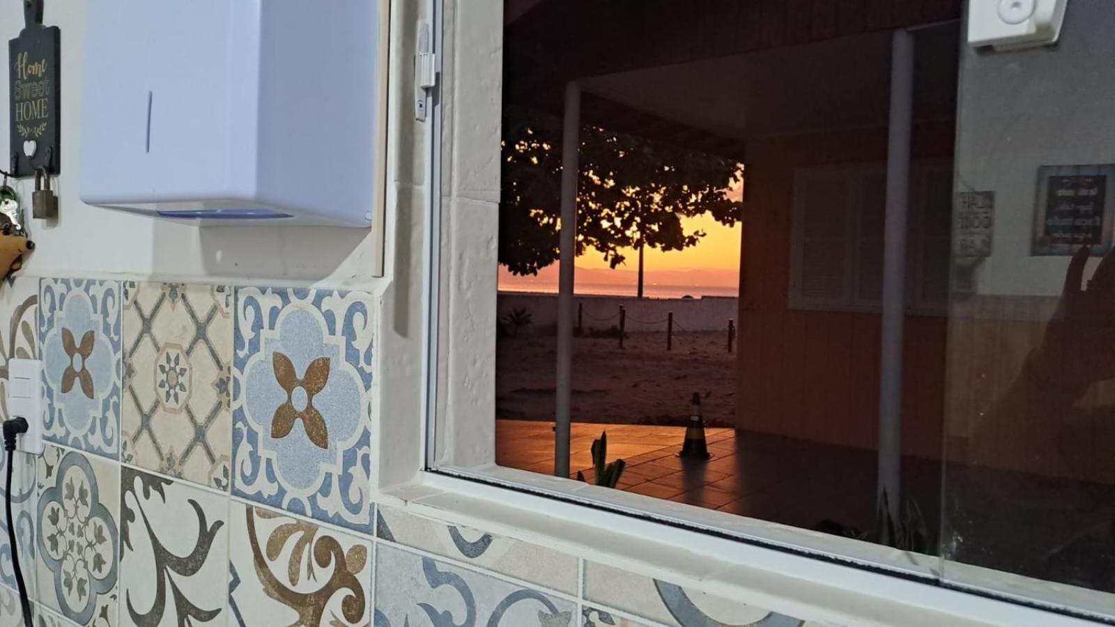 Casa De Praia Beira Do Mar, Pe Na Areia Флорианополис Экстерьер фото